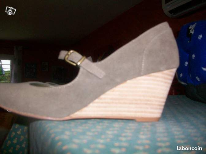 Superbes ballerines talon compensé T 38 neuves/gal (image 1)