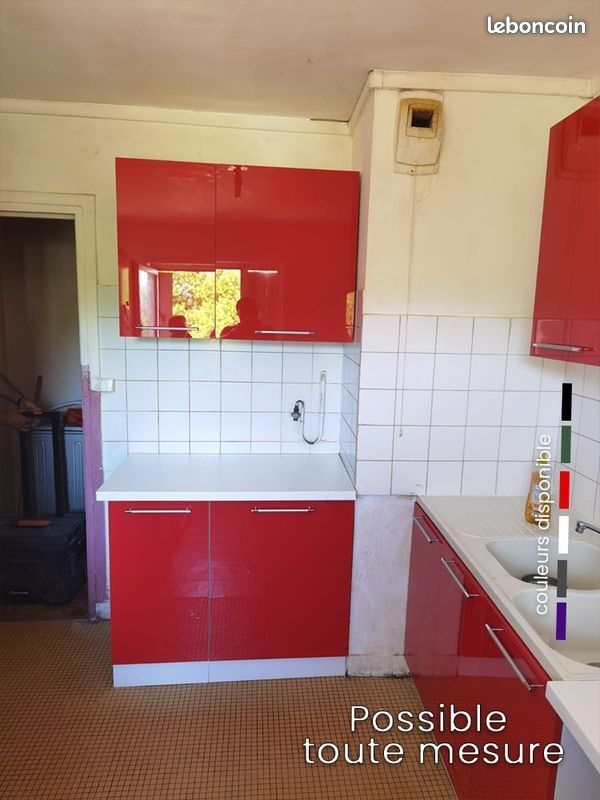 Cuisine brillante rouge pieds fournis pour studio (image 1)