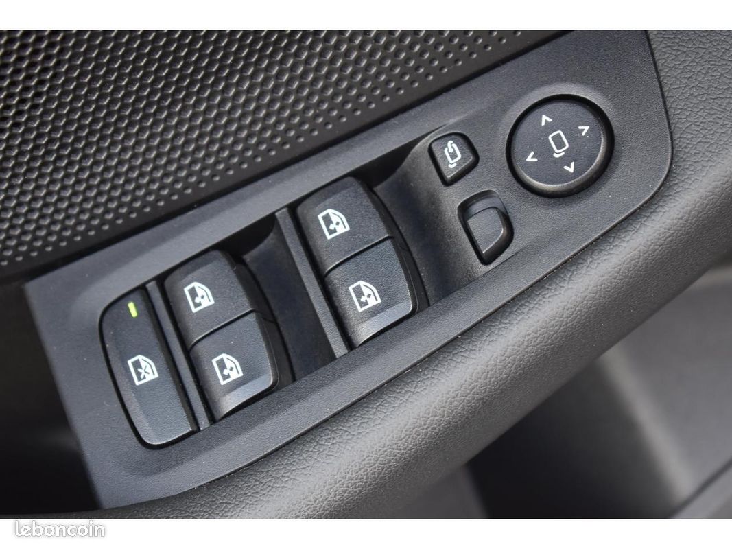 BMW SERIE 1 118i 136 ch DKG7 F40 (image 10)