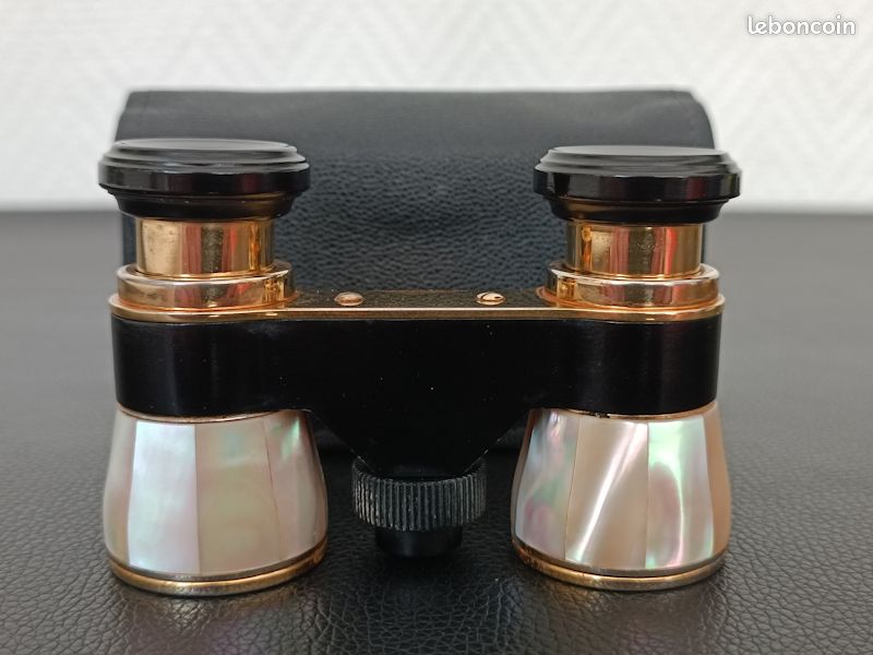 Binoculars , Jumelles de théâtre en nacre et laiton, époque Napoléon Binoculars , Jumelles de théâtre en nacre et laiton, époque Napoléon