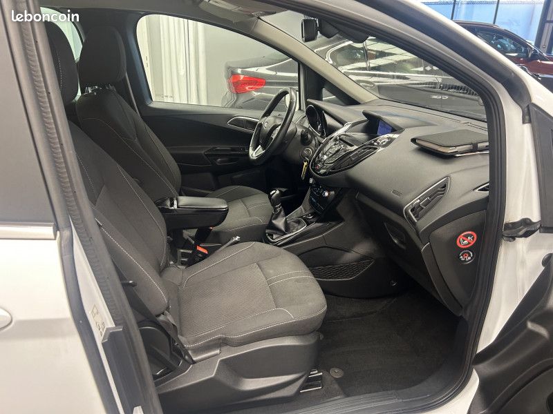 Ford B-MAX 1.0 scti 125 chTitanium / GPS / Climatisation / Régulateur / Radar (image 21)