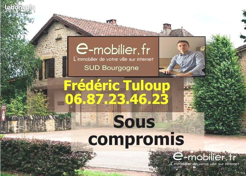 Maison 9 pièces 303 m² · à Charlieu · 303 m² · 336 000 €