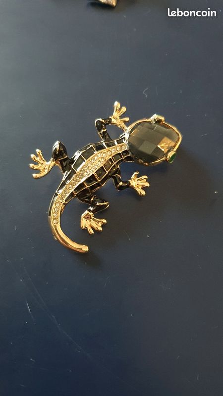Broche lézard dorée, émail et strass (image 1)