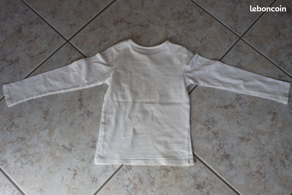 T shirt blanc avec motif chat (image 3)