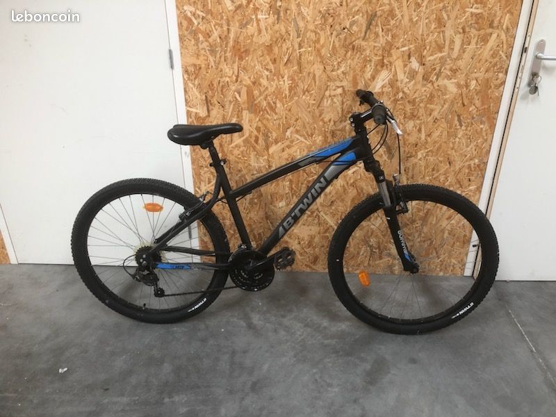 Vélo b'twin Décathlon Taille S peu servi Vélos