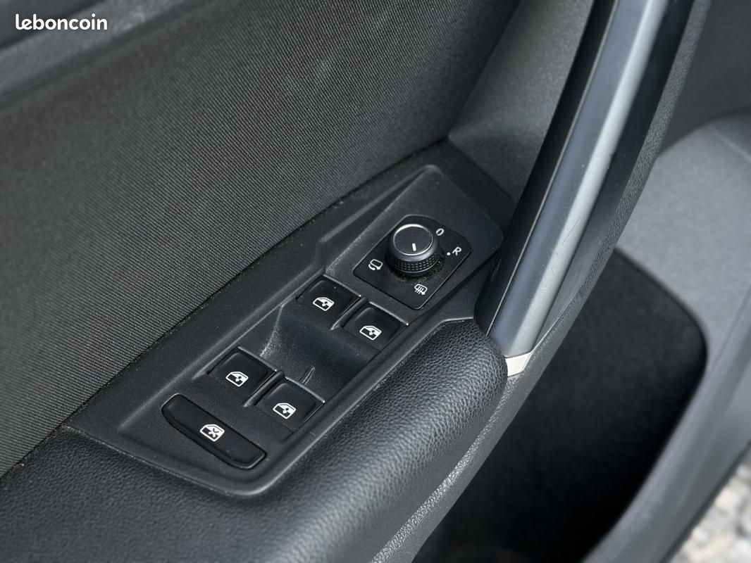 Volkswagen Tiguan 2.0 TDI 150 BVM6 CARAT EDITION PACK RLINE / SUIVI COMPLET VOLKSWAGEN (image 9)