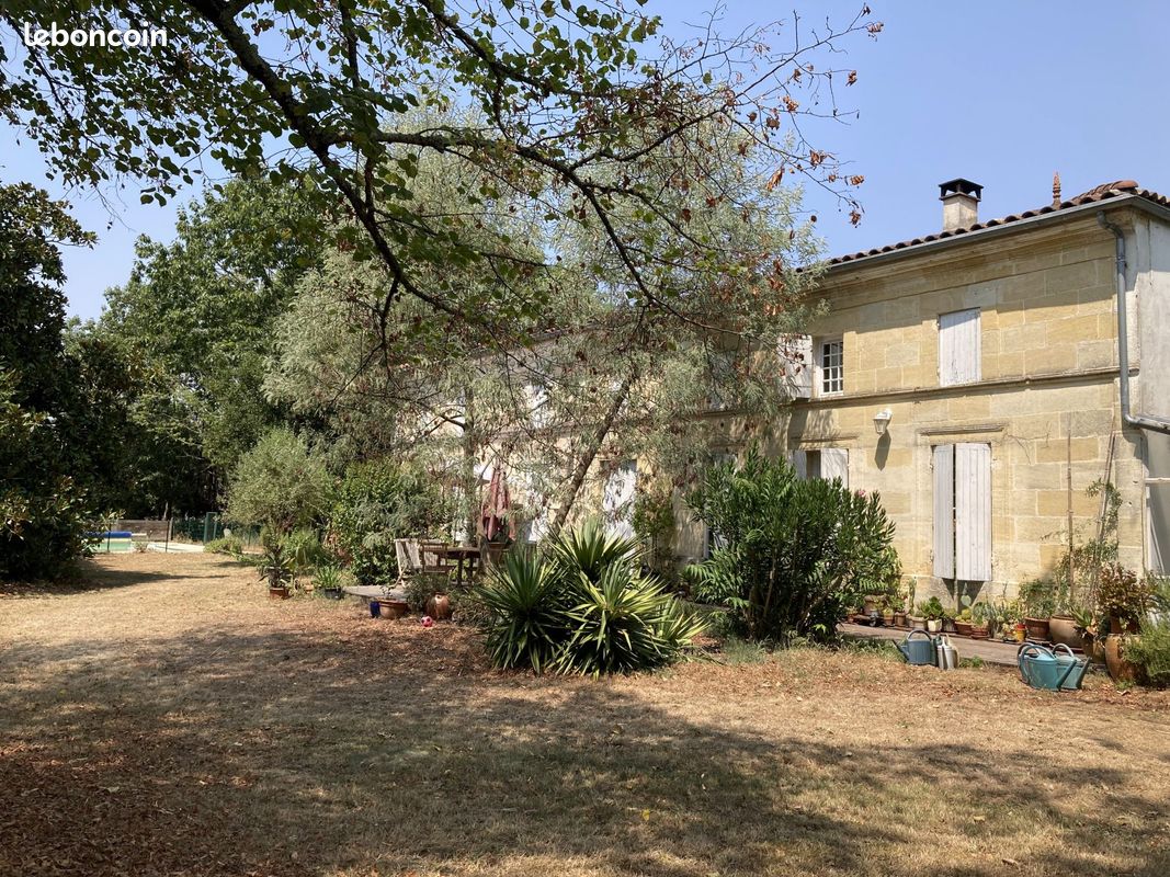 Maison 7 pièces 272 m² · à Étauliers · 272 m² · 400 000 €