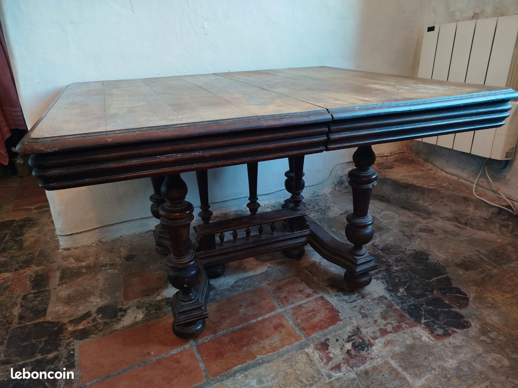 Table ancienne (image 1)