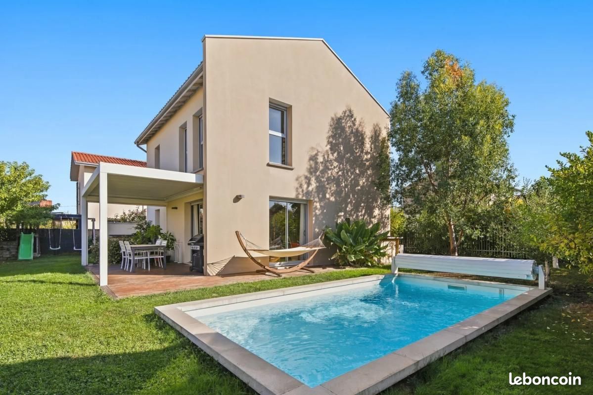 Maison 4 pièces 110 m² · à Saint-Genis-les-Ollières · 110 m² · 545 000 €