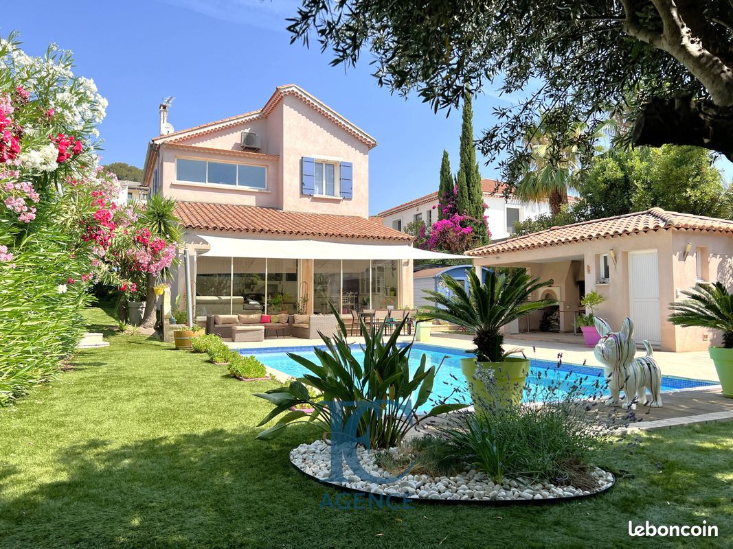 Maison 9 pièces 225 m² · à Sanary-sur-Mer · 225 m² · 1 850 000 €