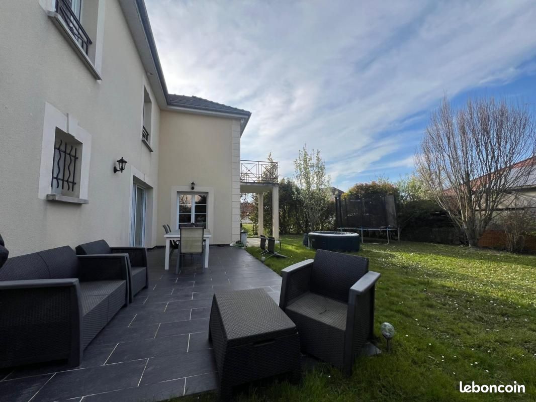 Maison 9 pièces 230 m² · à Saint-André-les-Vergers · 230 m² · 420 000 €