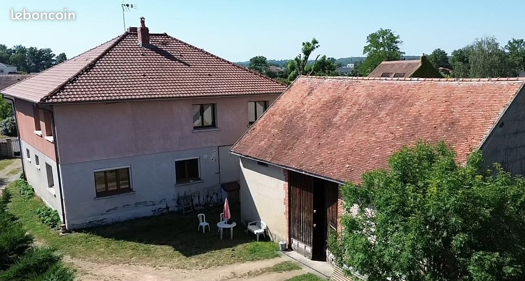 Maison 7 pièces 202 m² · à Charmeil · 202 m² · 195 000 €