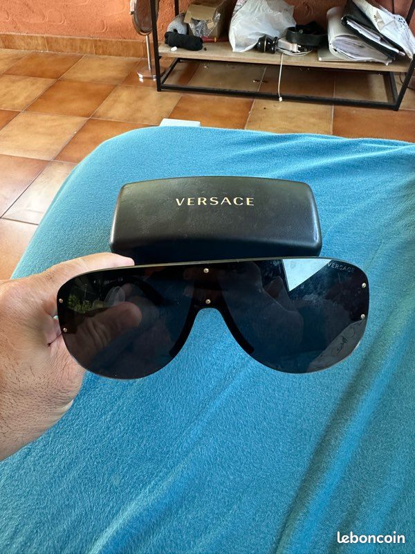 Lunette de soleil Versace authentique (image 1)