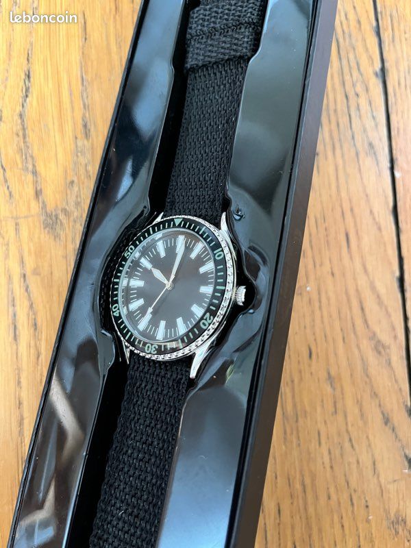 Montre à quartz militaire tirée de la collection Eaglemoss état neuf (image 2)