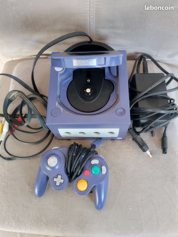 Vends CONSOLE GAMECUBE bleue (image 1)