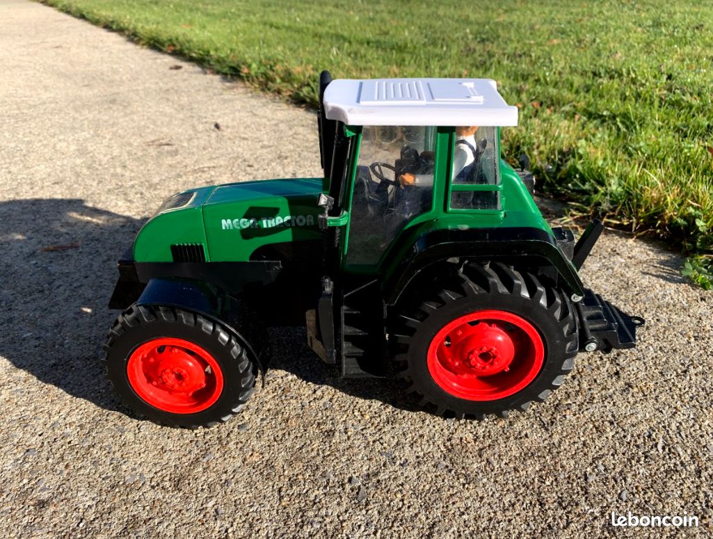 Tracteur vert (image 1)