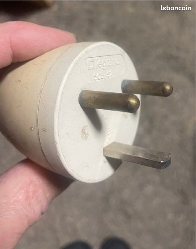 Adapteur prise 20A vers 10/16A (image 2)
