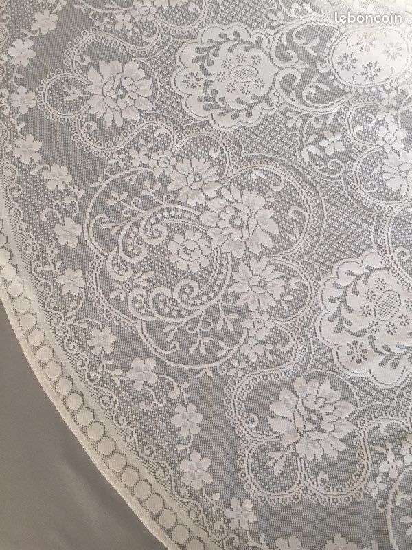 Nappe ronde en dentelle (image 2)