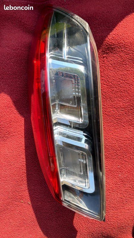 Feu Arrière Antibrouillard Droit Renault Mégane III – Qualité OEM – Installation Directe – FINAO AUTOPARTS 265600010R