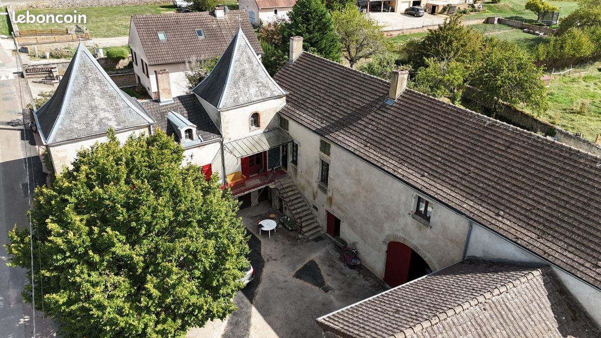 Maison 6 pièces 217 m² · à Chamilly · 217 m² · 430 000 €