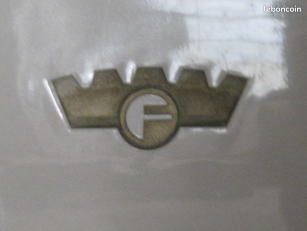 Réfrigérateur Frigidaire 1960 Vintage - Décapé Et Patiné, Couleur Canon De Fusil, France