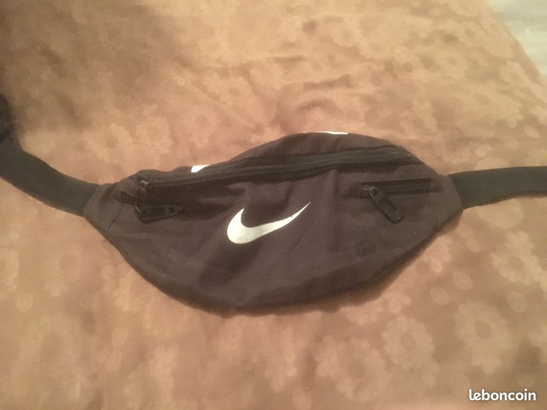Banane Nike (image 1)