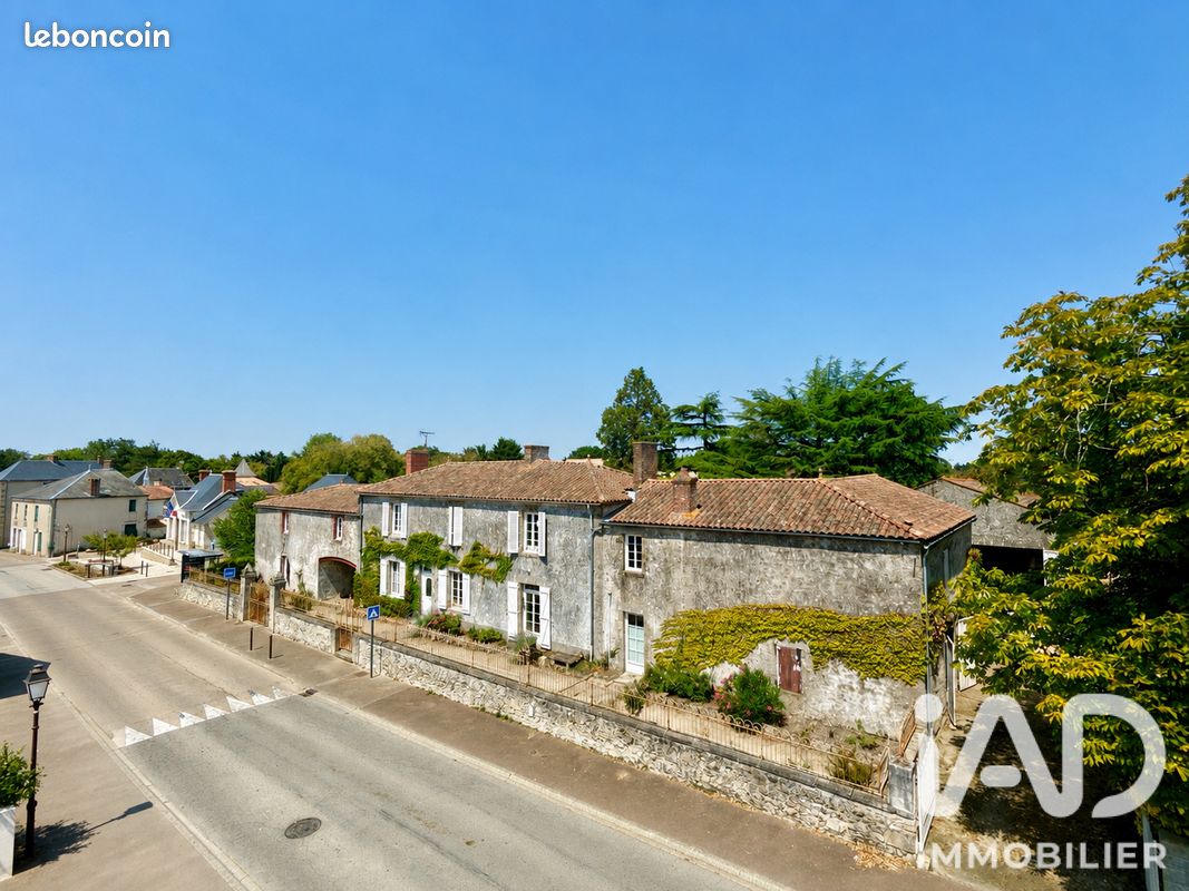 Maison 9 pièces 240 m² · à Beaufou · 240 m² · 342 000 €