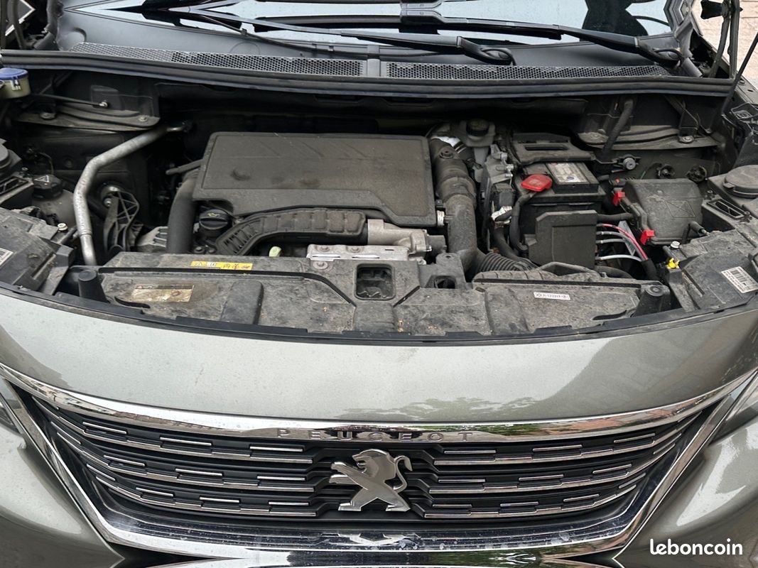 PEUGEOT 5008 PureTech 130ch SS EAT8 Active (image 20)