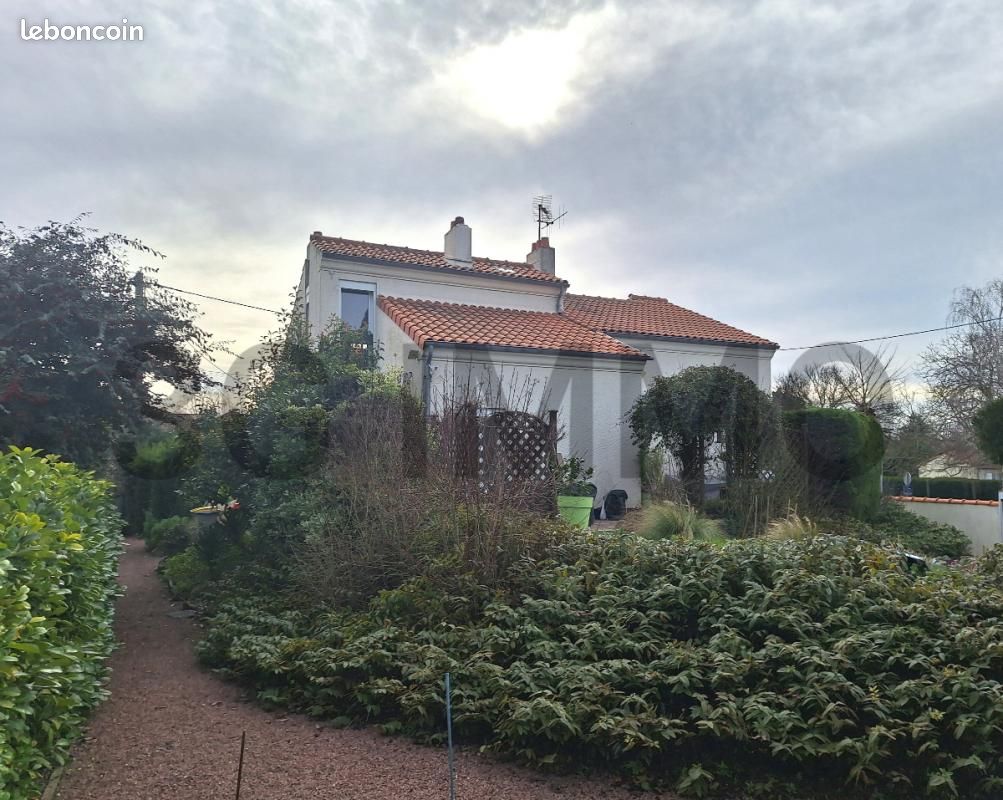 Maison 6 pièces 135 m² - Loudun 86200 (image 2)
