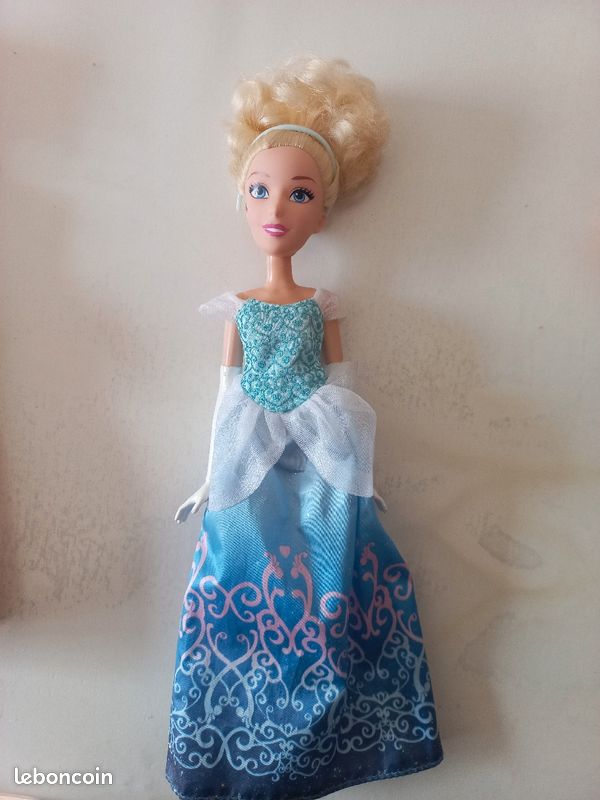 Lot de Barbies Princesses Disney Jeux Jouets