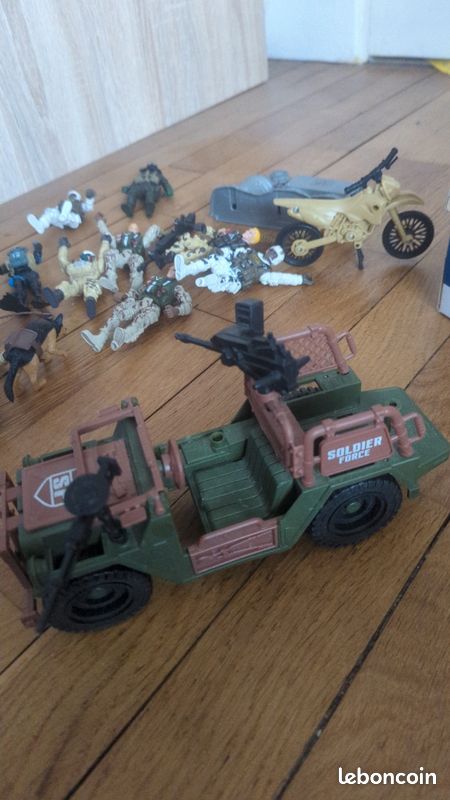 Personnage militaire+ armes et voiture (image 3)