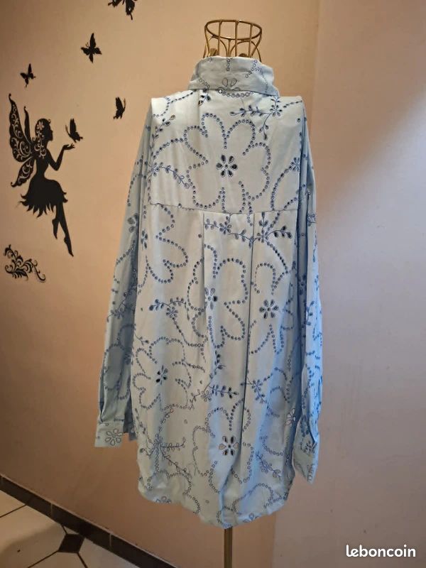 Chemise bleue clair en coton & broderies anglaises (image 4)