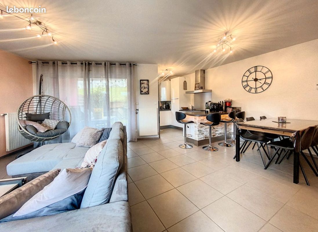 Appartement 3 pièces 75 m² · à Saint-Jean-Bonnefonds · 75 m² · 950 €