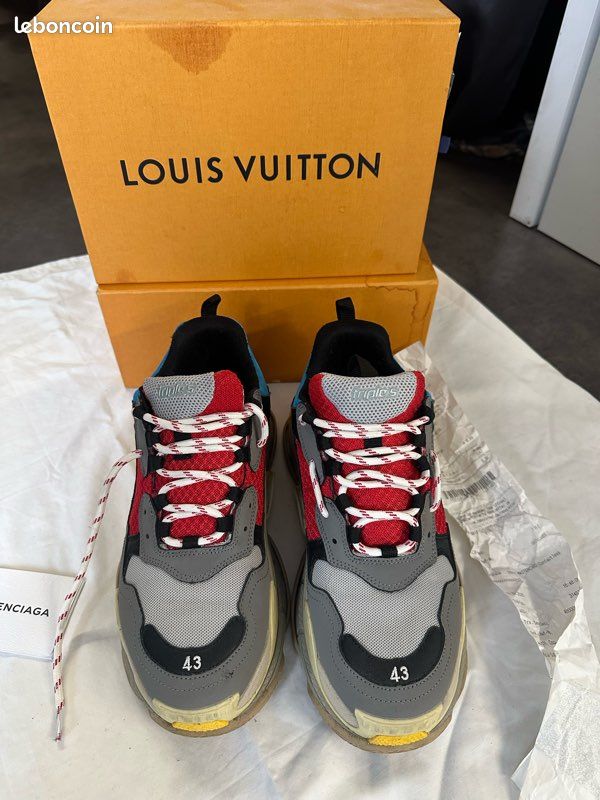 BALENCIAGA Triple S (image 13)