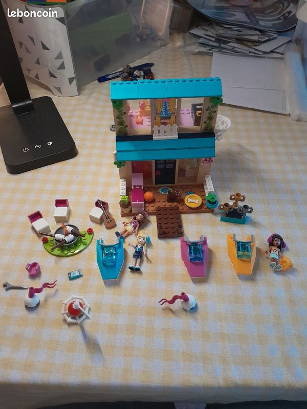 Lego junior 10763 : La maison au bord du lac de Stéphanie
Complet. Fourni avec boîte et notice.
Pas d'envoi possible (image 1)