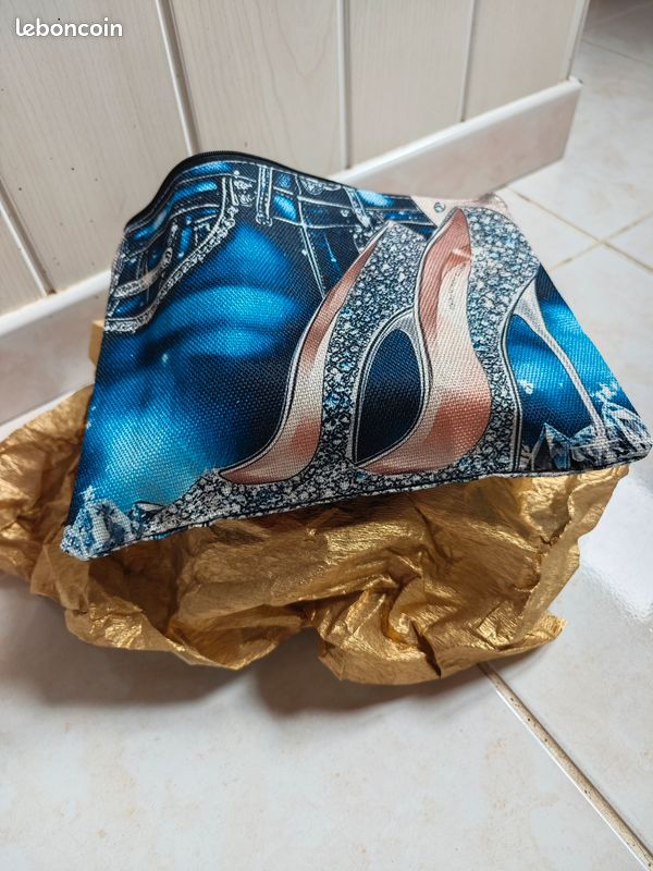 Trousse de maquillage à talon haut (image 1)