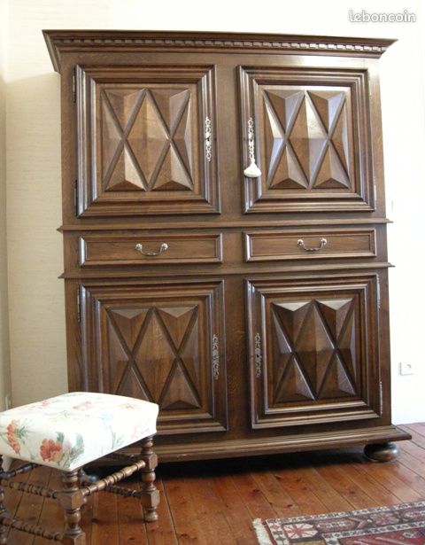 Buffet Louis XIII (ton noyer foncé) (image 2)