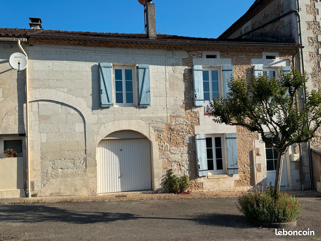 Maison 5 pièces 87 m² · à Saint-Vincent-de-Connezac · 87 m² · 700 €