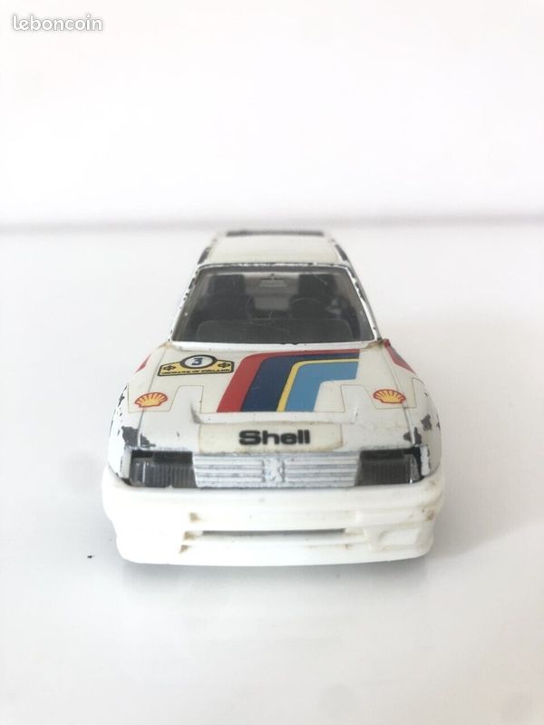 Peugeot 205 GR 1983 bleue (MGC) 1/18e