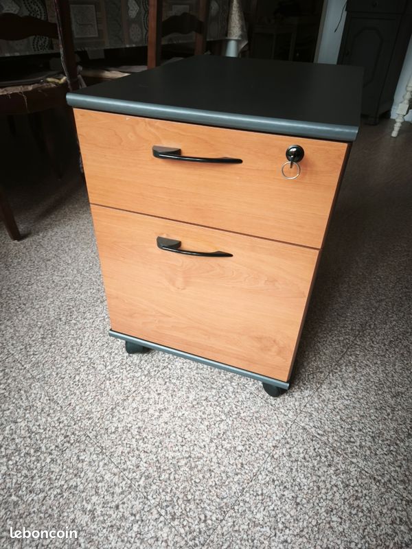 Grand bureau avec caisson (image 2)