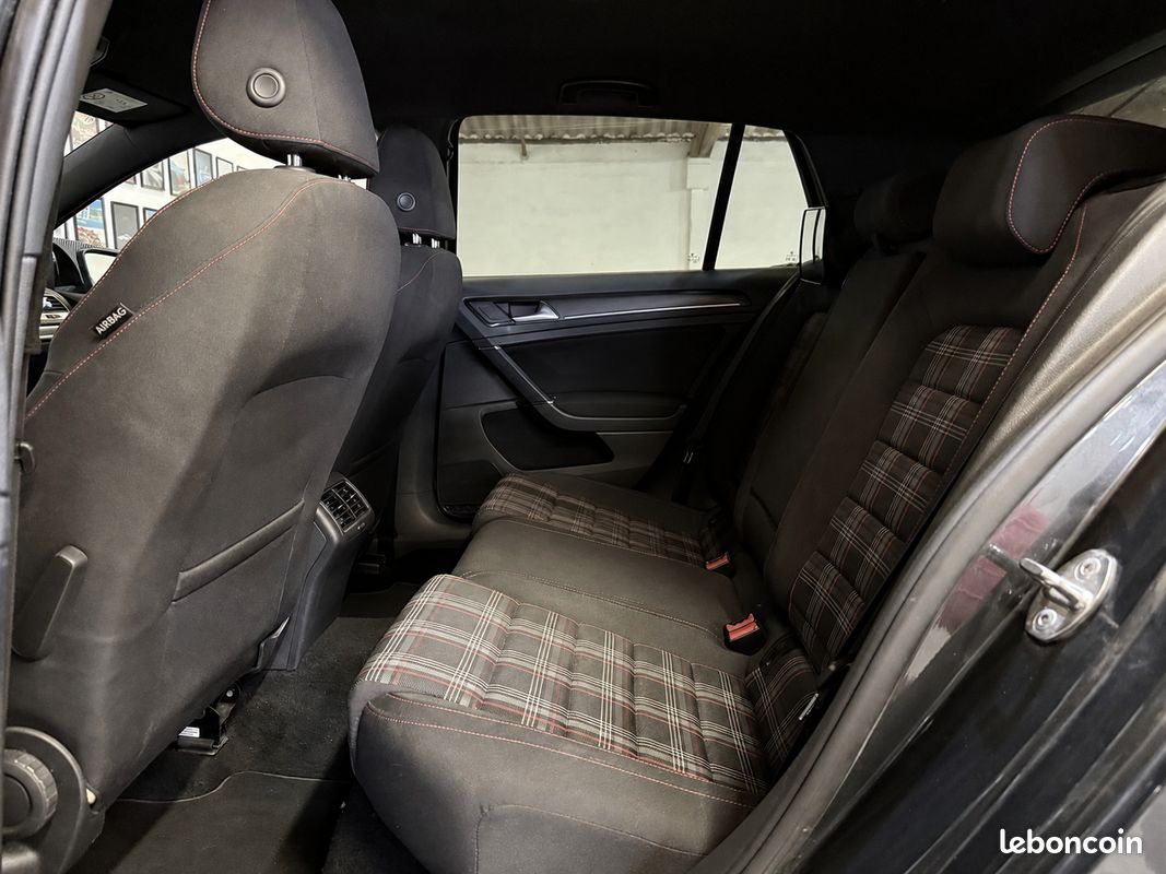 Volkswagen Golf VII GTI 2.0 TSI DSG 220 CV | SIÈGES CHAUFFANTS | JANTES 18" | ÉTRIERS DE FREINS ROUGE (image 8)