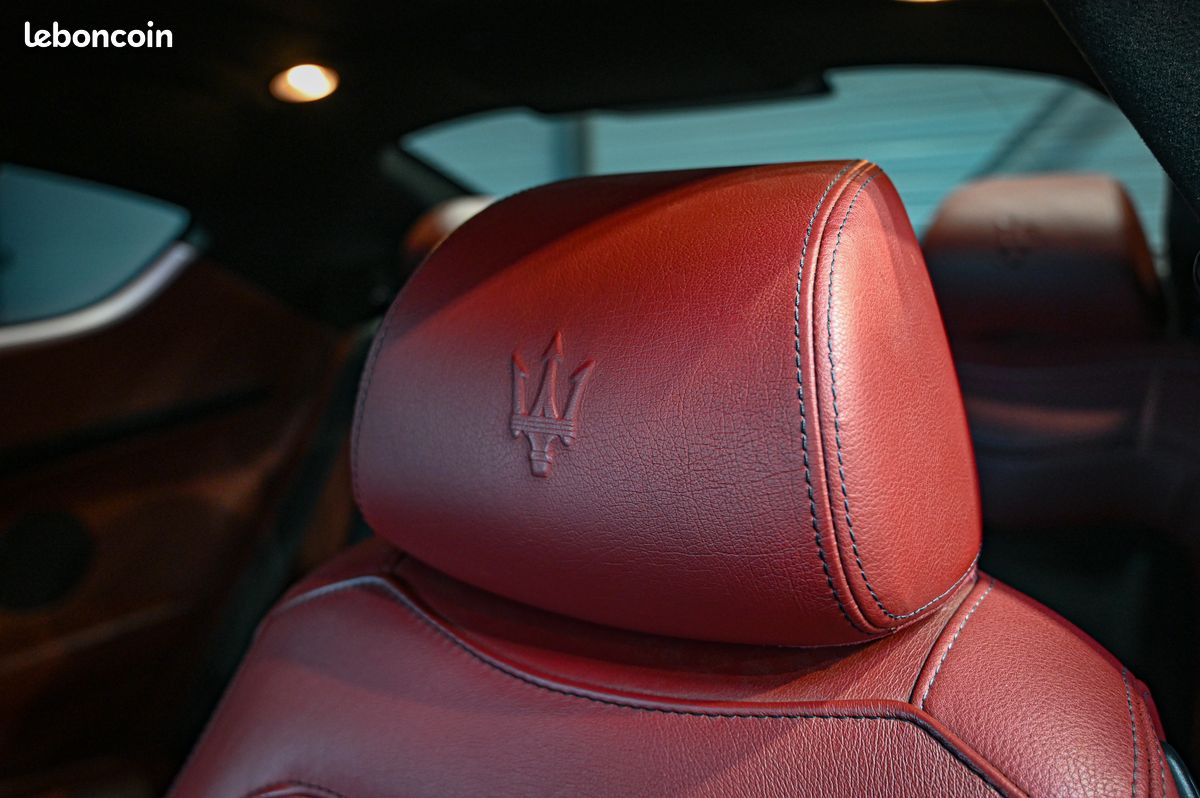 Maserati GranTurismo 4.7 V8 440ch MC-Shift F1 Phase 1 – Immat FR / Cuir Rouge / Alcantara Noir / Jantes Neptune 20’’ / Échappement Sport / Freins Brembo / Inserts Carbone / Navi (image 11)
