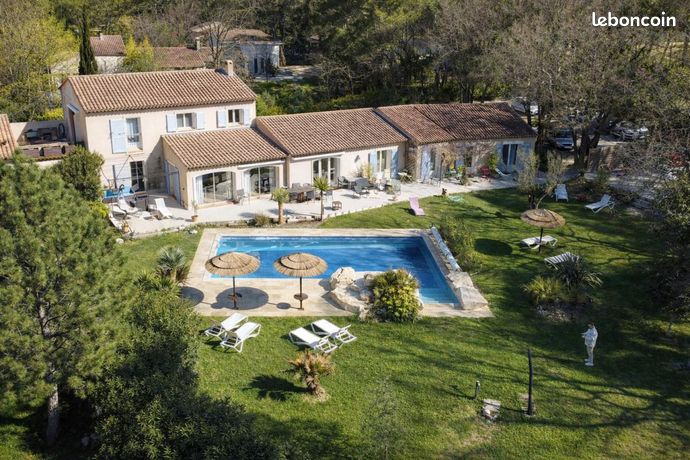 Propriété 11 pièces 322 m²