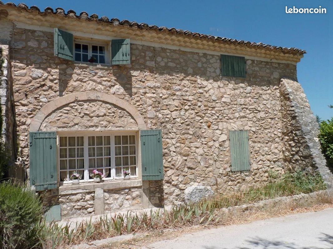 Maison 10 pièces 151 m² · à Eygalières · 151 m² · 725 000 €