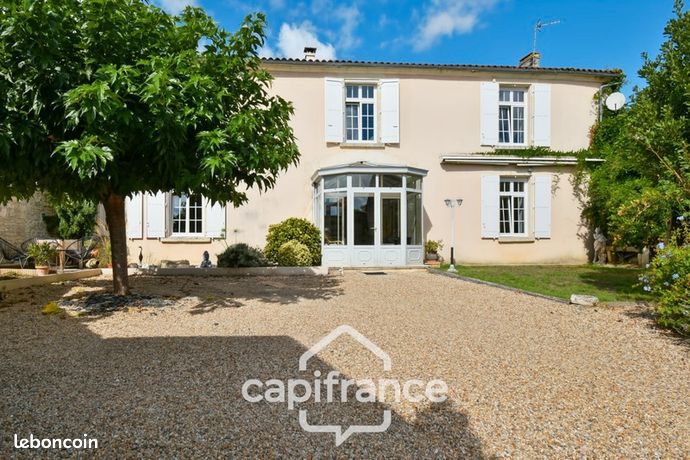 Maison 10 pièces 268 m²