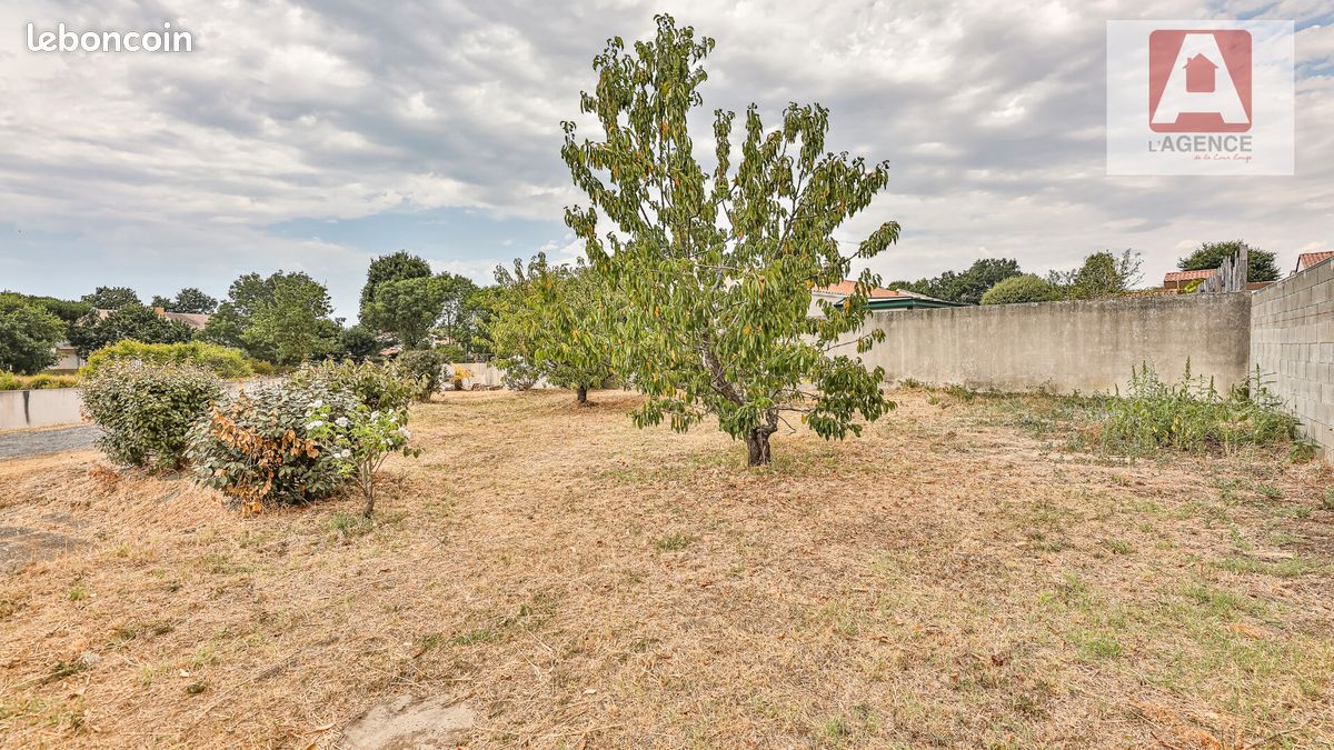 Terrain 2 pièces 410 m² · à Givrand · 410 m² · 82 750 €