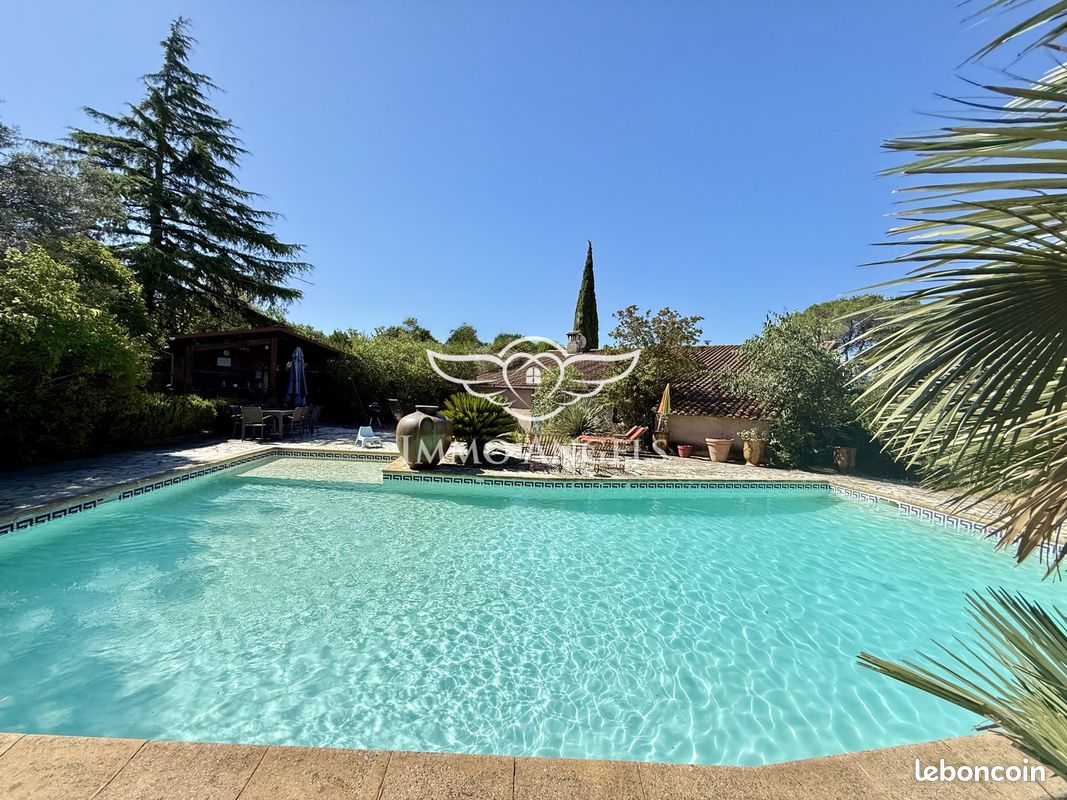 Maison 7 pièces 220 m² · à Nîmes · 220 m² · 599 000 €