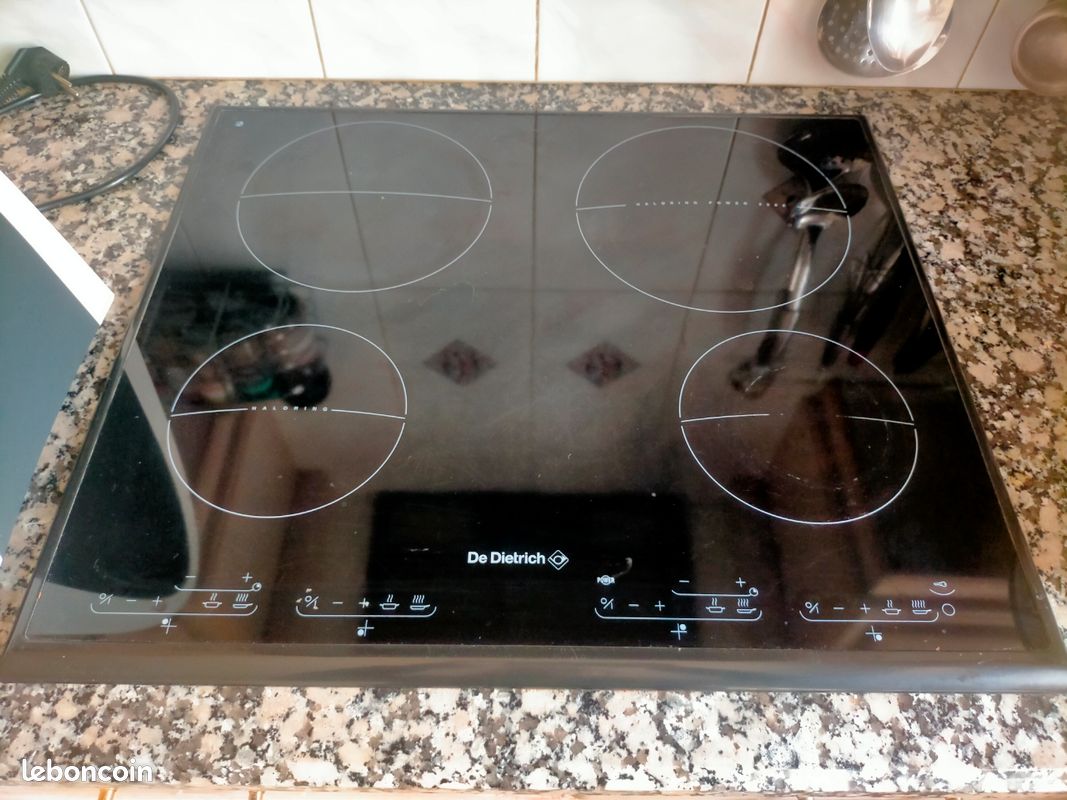 Plaque induction avec hotte - Électroménager