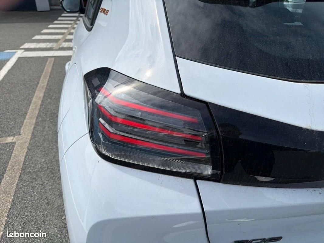 Peugeot 208 Hybrid 110 e-DCS6 - Style (image 17)
