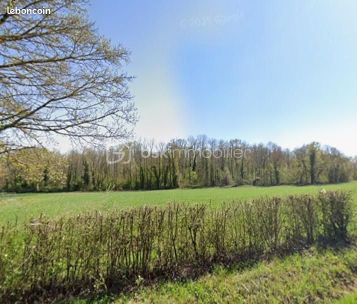 Terrain 1530 m² · à Charbuy · 52 000 €